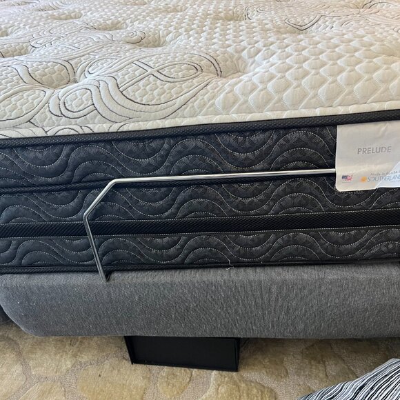 King Size Prelude Mattress by Southerland with Adjustable Base – Like New! - Picture 2 of 7